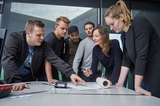 Kommende studerende er i sig selv en del af svaret på fremtidens udfordringer. Det handler derfor ikke kun om at uddanne til fremtidens kompetencer, men også om at kunne møde fremtidens studerende med uddannelser, som passer til dem