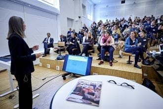 Keynote til den fælles konference, professor Helen Walkington fra Oxford Brookes University, talte blandt andet om erfaringer med at inddrage studerende i forskning